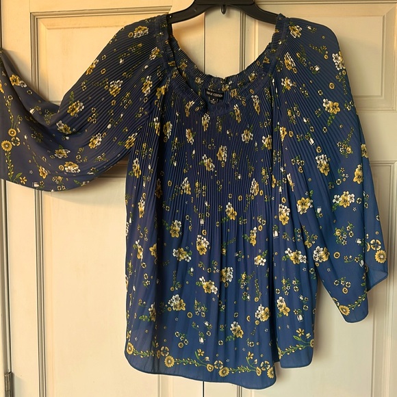 Navy Blouse - Picture 1 of 2